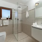 Modern San Martino Heated Pool, Jacuzzi & Privacy