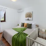 Willa Modern San Martino Heated Pool, Jacuzzi & Privacy