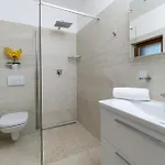 Modern San Martino Heated Pool, Jacuzzi & Privacy Willa *