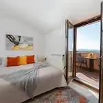 Modern San Martino Heated Pool, Jacuzzi & Privacy Willa