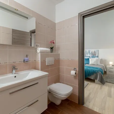 빌라 San Martino Heated Pool, Jacuzzi & Privacy *