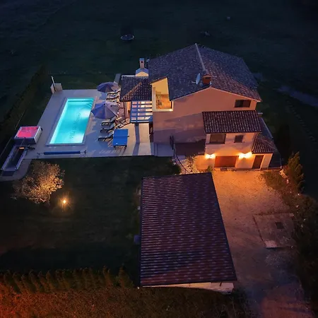 Villa Modern San Martino Heated Pool, Jacuzzi&privacy *