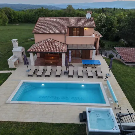San Martino Heated Pool, Jacuzzi & Privacy