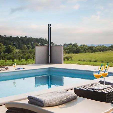 San Martino Heated Pool, Jacuzzi & Panoramic Sauna Villa *