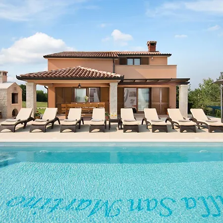Βίλα San Martino Heated Pool, Jacuzzi & Peace Nedeščina