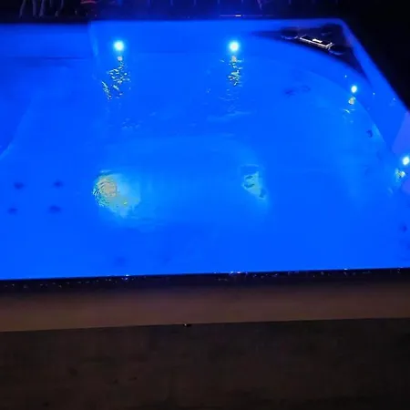 Villa San Martino With Heated Pool , Outside Jacuzzi & Hydromassage Bathub *