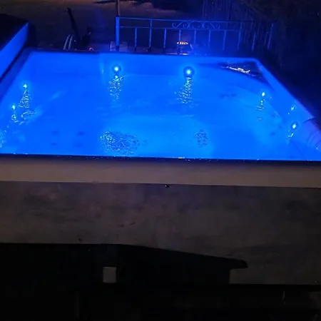 Villa San Martino With Heated Pool , Outside Jacuzzi & Hydromassage Bathub Nedeščina