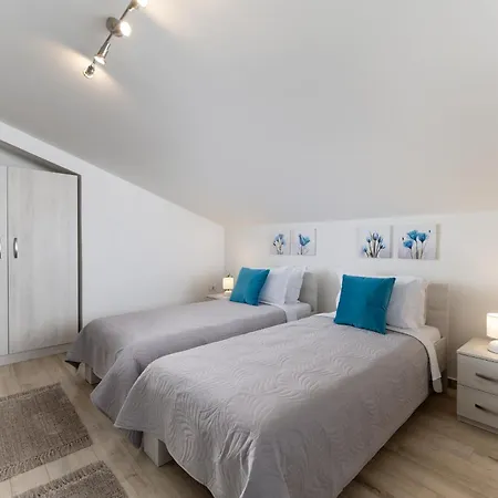 Villa San Martino With Heated Pool , Outside Jacuzzi & Hydromassage Bathub *