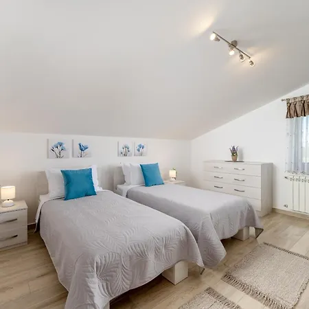 Villa San Martino With Heated Pool , Outside Jacuzzi & Hydromassage Bathub Nedeščina