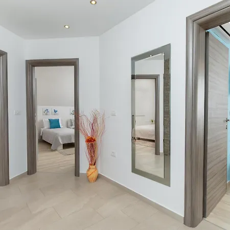 Villa San Martino With Heated Pool , Outside Jacuzzi & Hydromassage Bathub Nedeščina