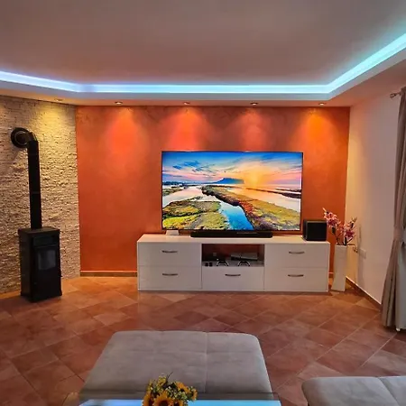 San Martino With Heated Pool , Outside Jacuzzi & Hydromassage Bathub * Nedeščina