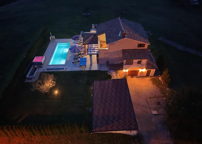 Villa San Martino With Heated Pool , Outside Jacuzzi & Hydromassage Bathub *
